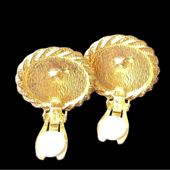 1980 Paolo Gucci Pearl Clip Earrings (t25) - Picture 4 of 7